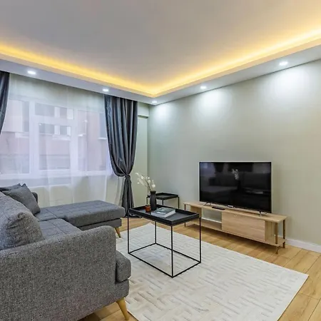 Modern And Well Designed Near Public Transportation In Maltepe Apartment *