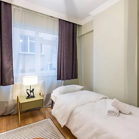 Modern And Well Designed Near Public Transportation In Maltepe * Istanbul